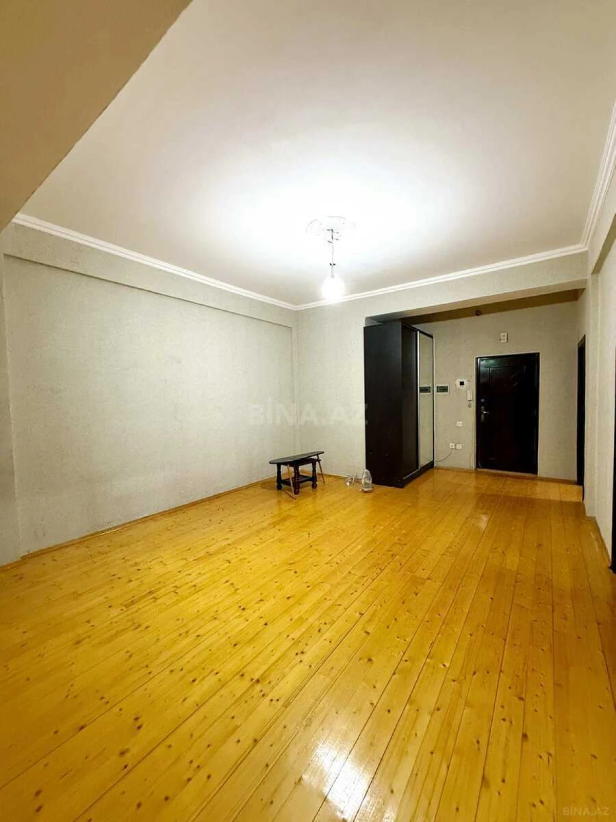 Satılır 4 otaqlı mənzil 140 m²