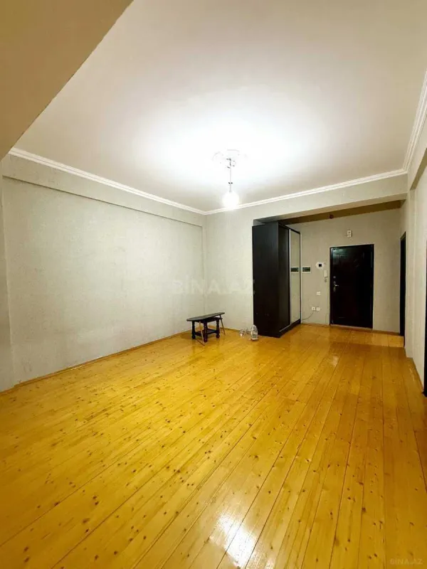 Satılır 4 otaqlı mənzil 140 m²