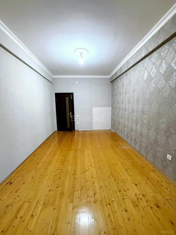 Satılır 4 otaqlı mənzil 140 m²