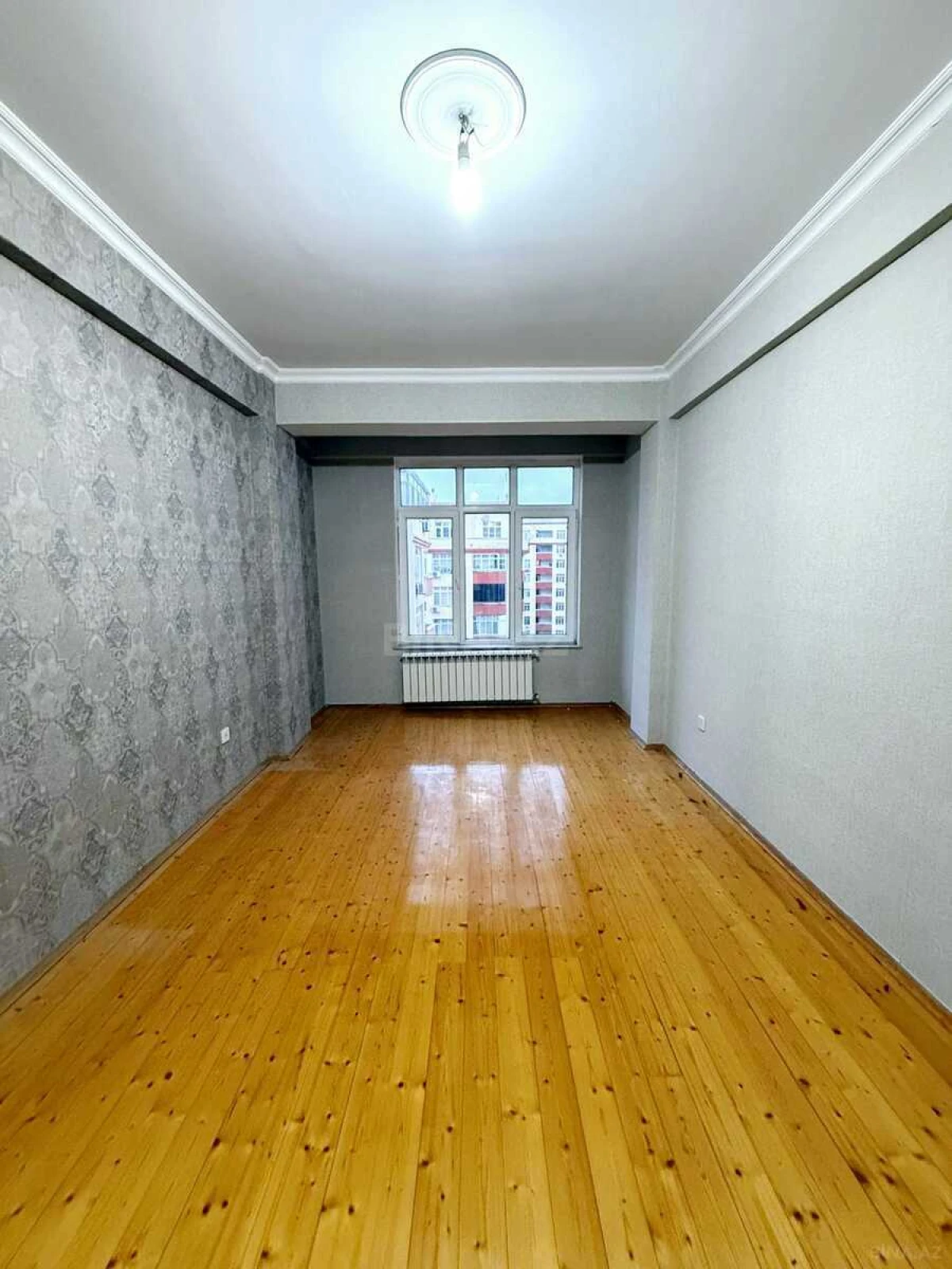 Satılır 4 otaqlı mənzil 140 m²