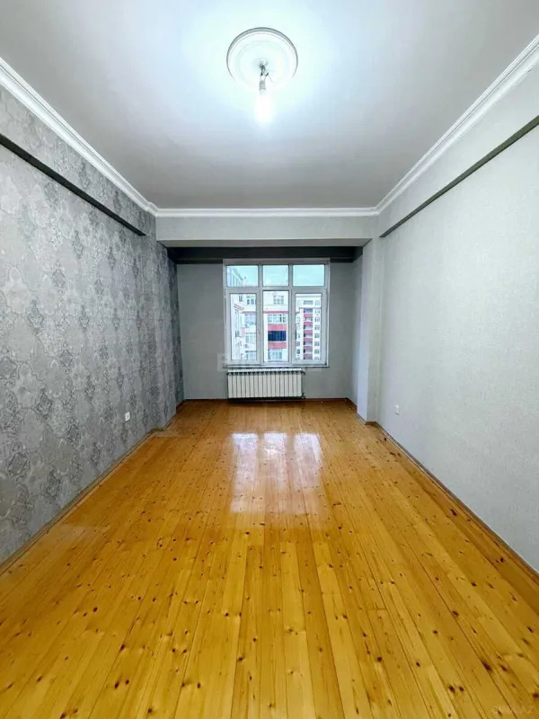 Satılır 4 otaqlı mənzil 140 m²