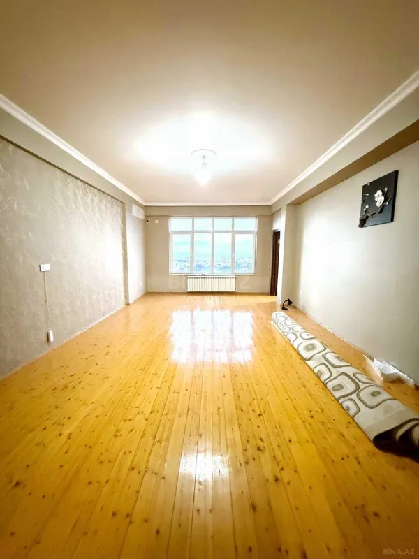 Satılır 4 otaqlı mənzil 140 m²