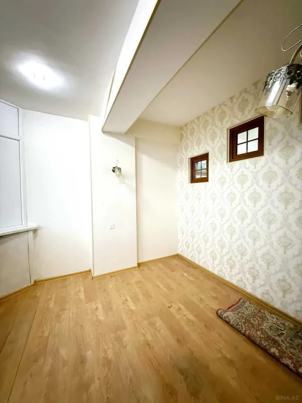Satılır 4 otaqlı mənzil 140 m²
