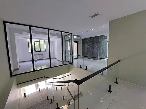 Satılır obyekt 350 m² — Bakı 350.00 m²