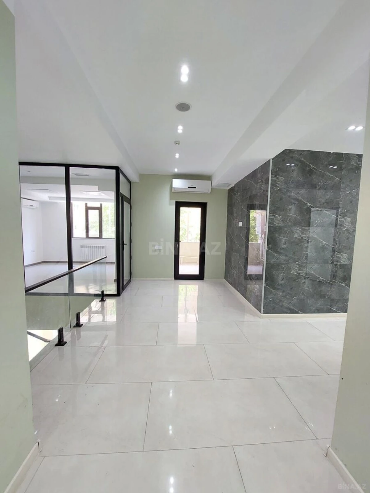 Satılır obyekt 350 m²