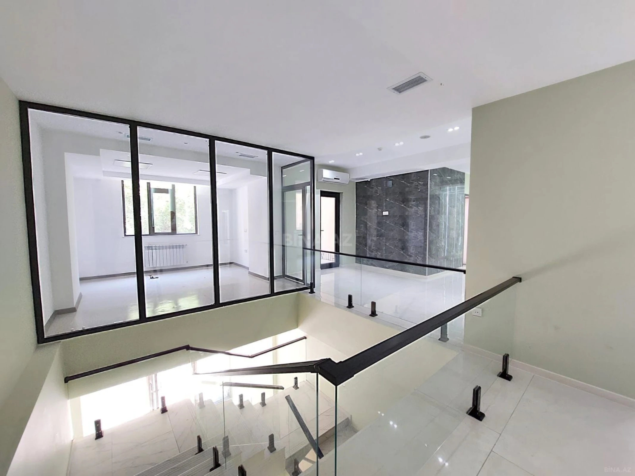 Satılır obyekt 350 m²