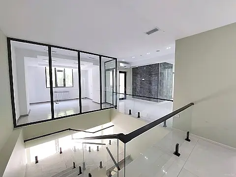 Satılır obyekt 350 m²