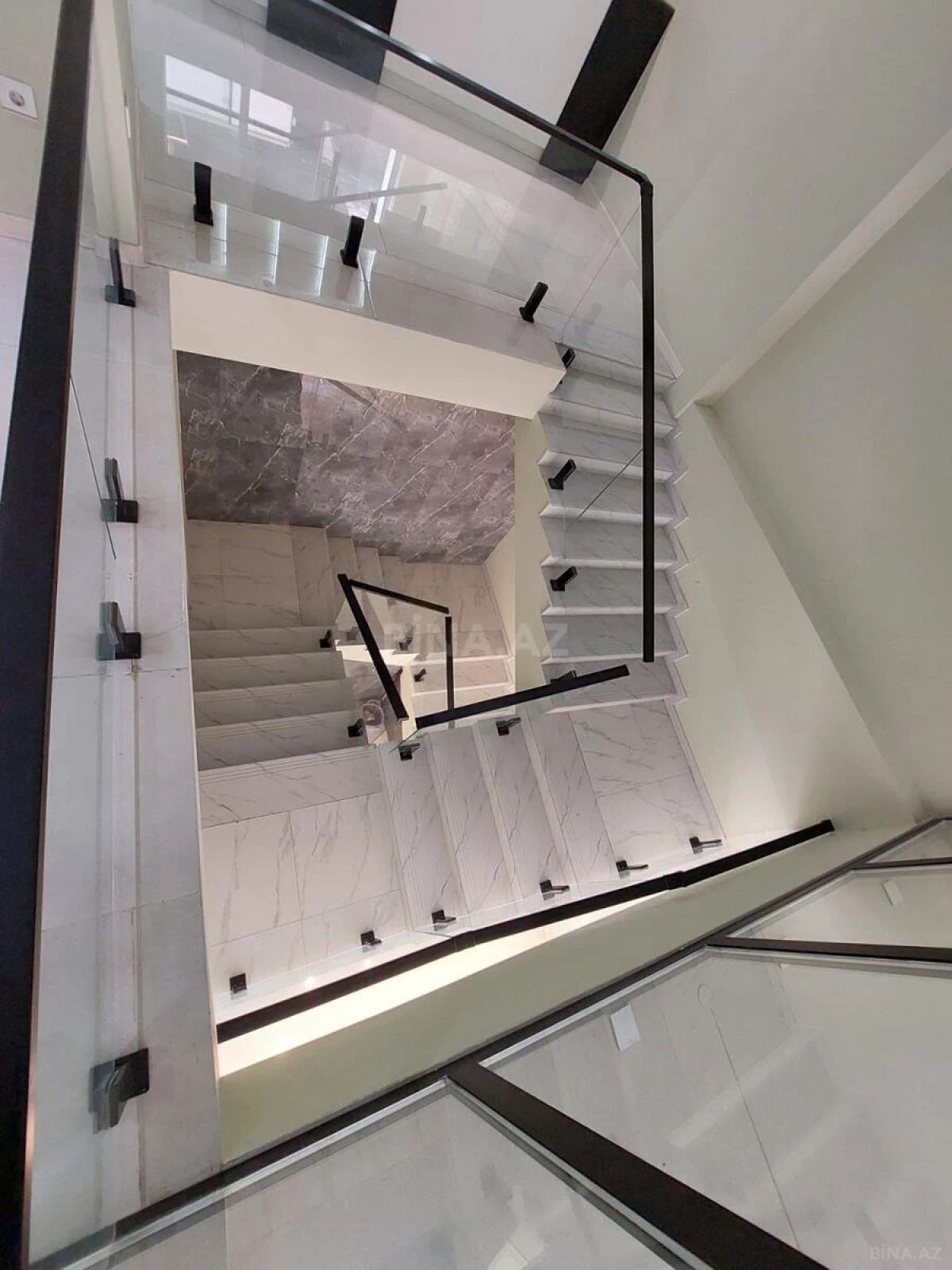 Satılır obyekt 350 m²