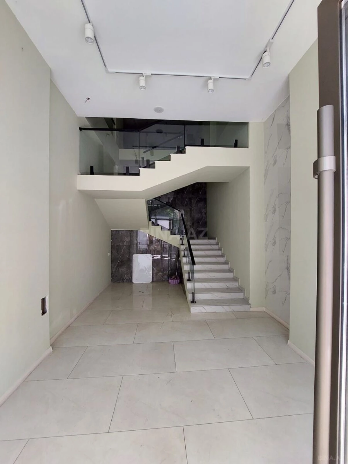 Satılır obyekt 350 m²
