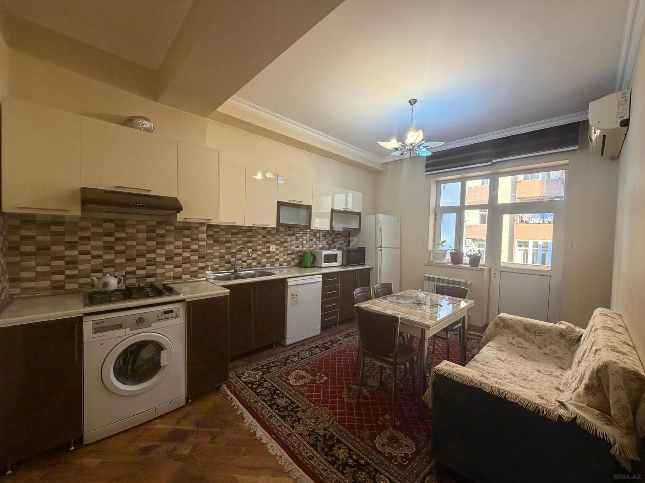 Kirayə verilir 4 otaqlı mənzil 160 m²
