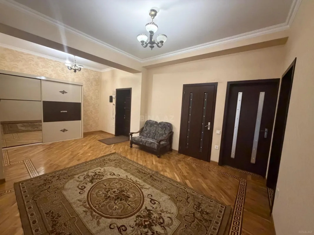 Kirayə verilir 4 otaqlı mənzil 160 m²