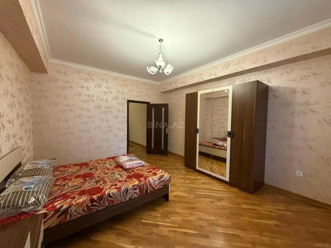 Kirayə verilir 4 otaqlı mənzil 160 m²