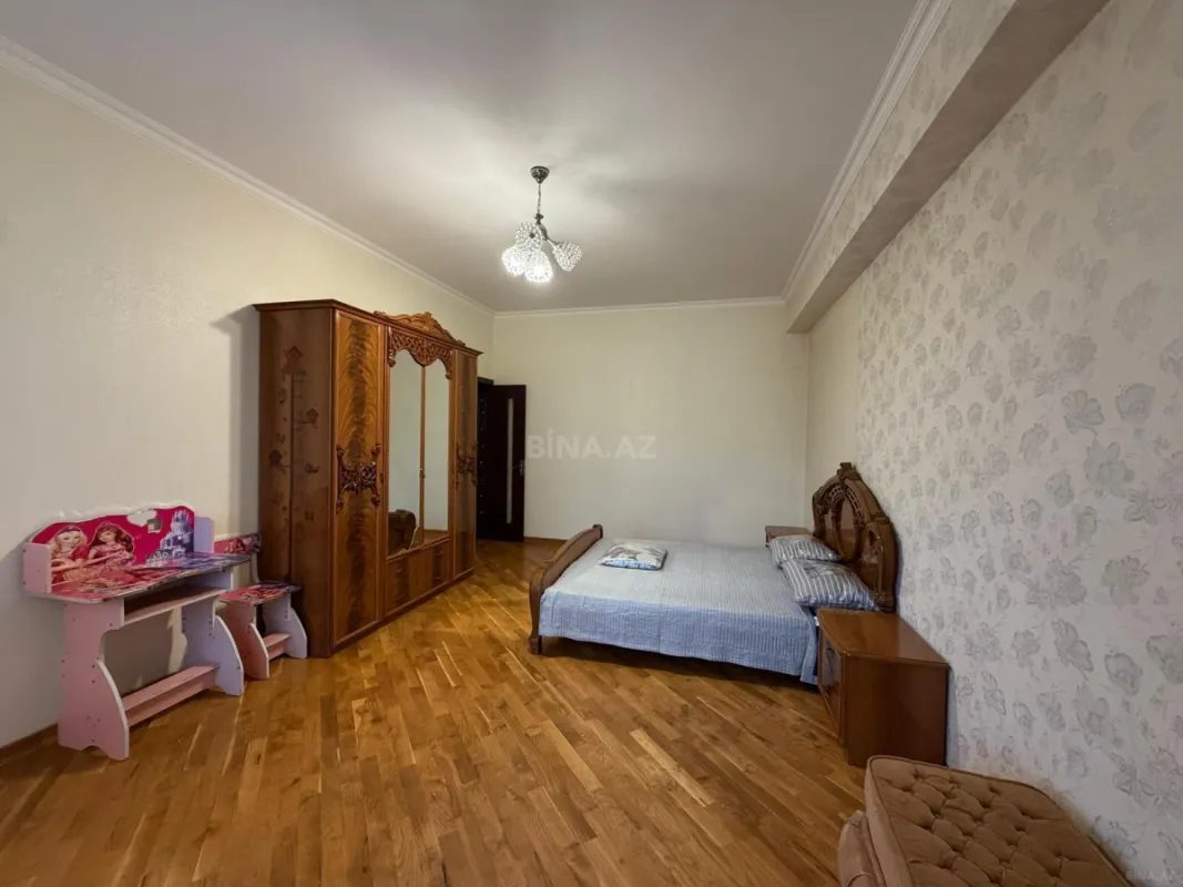 Kirayə verilir 4 otaqlı mənzil 160 m²