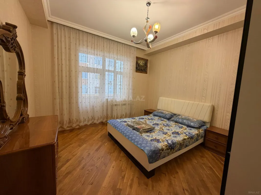 Kirayə verilir 4 otaqlı mənzil 160 m²