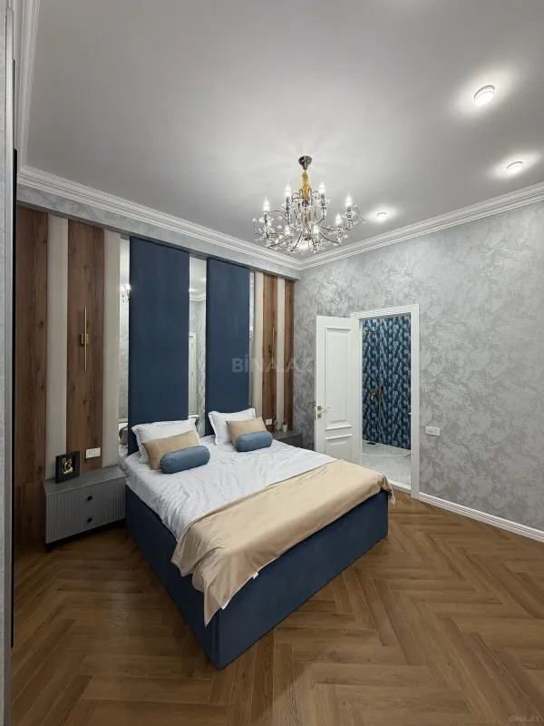 Satılır 3 otaqlı mənzil 132 m²
