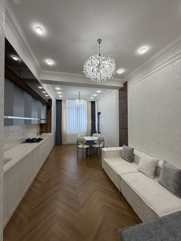 Satılır 3 otaqlı mənzil 132 m²