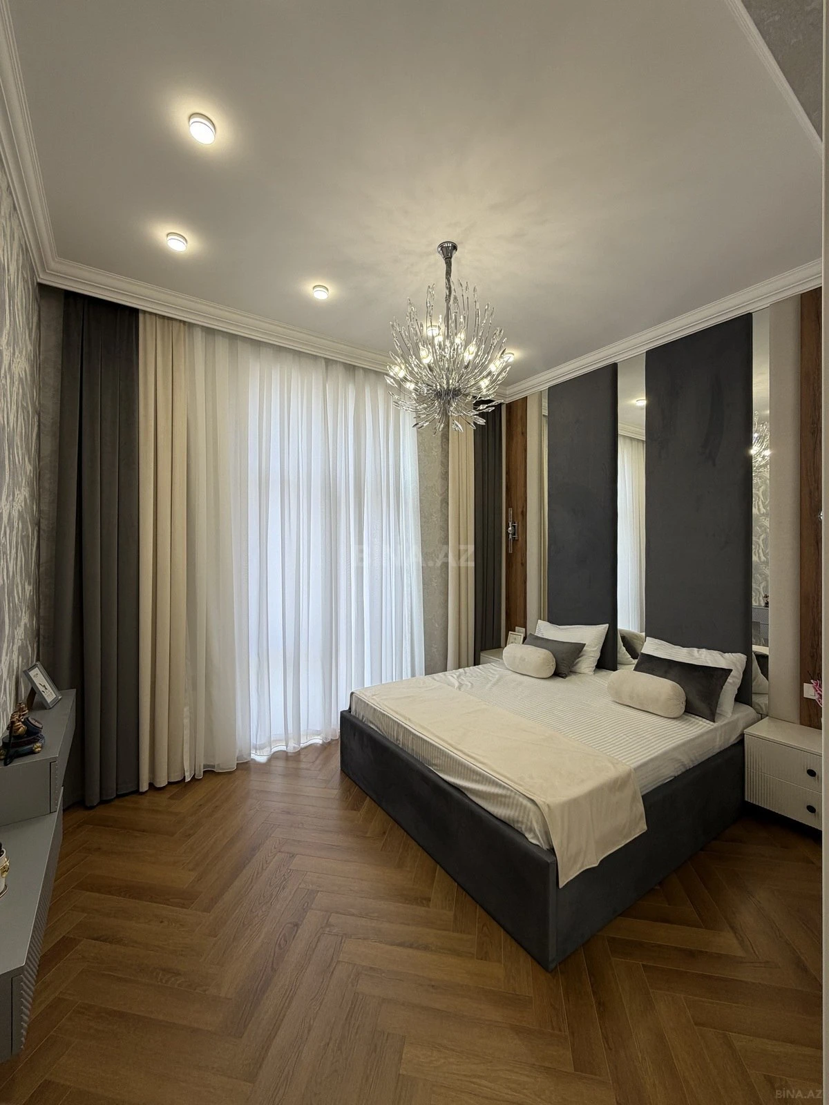 Satılır 3 otaqlı mənzil 132 m²