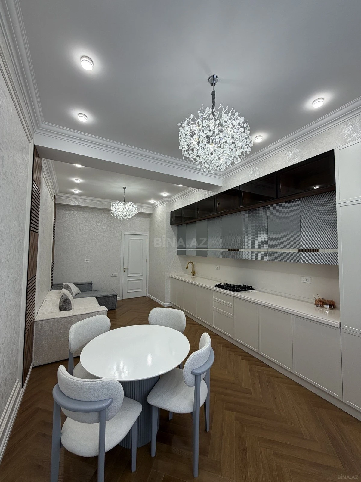 Satılır 3 otaqlı mənzil 132 m²