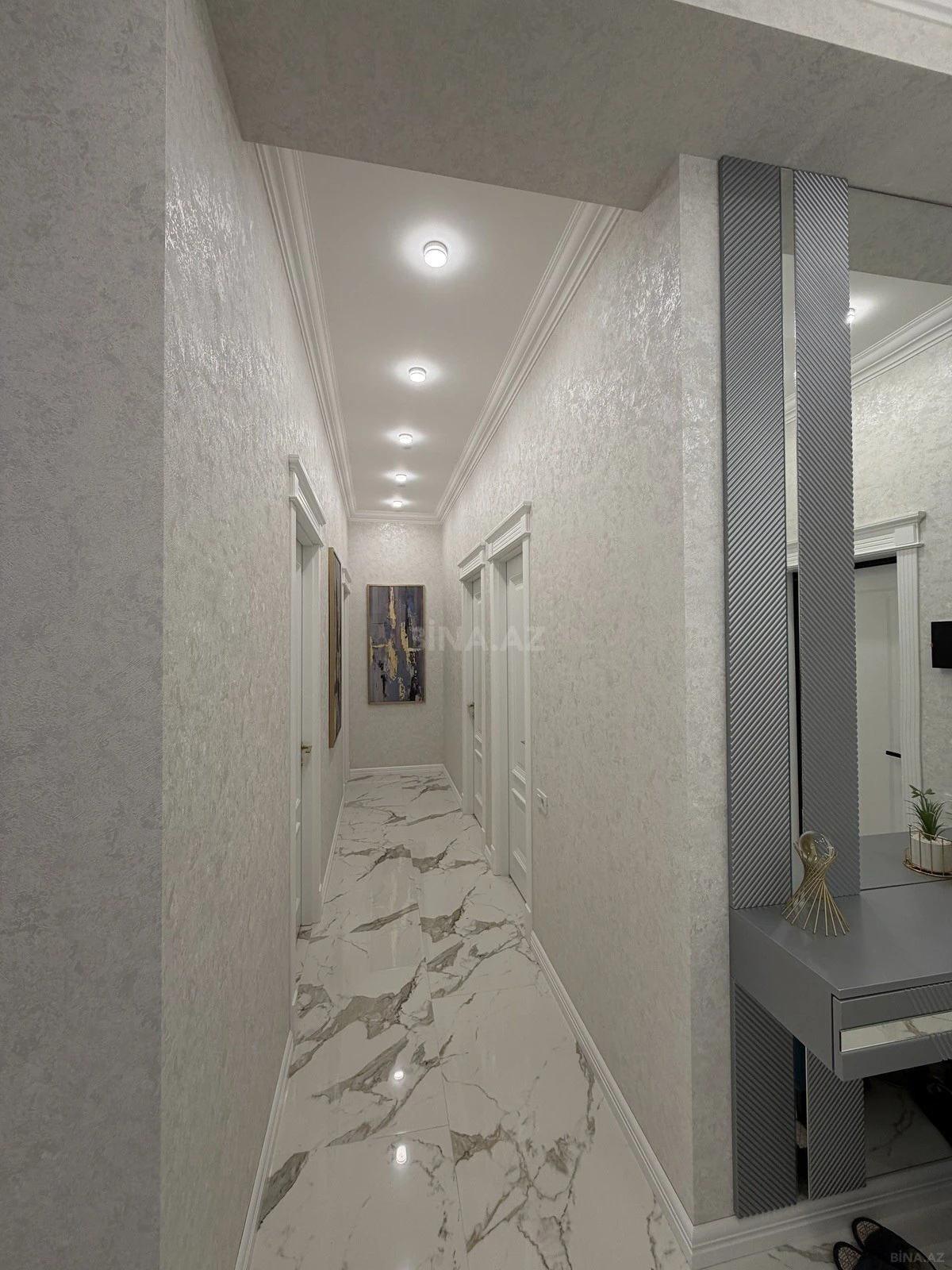 Satılır 3 otaqlı mənzil 132 m²