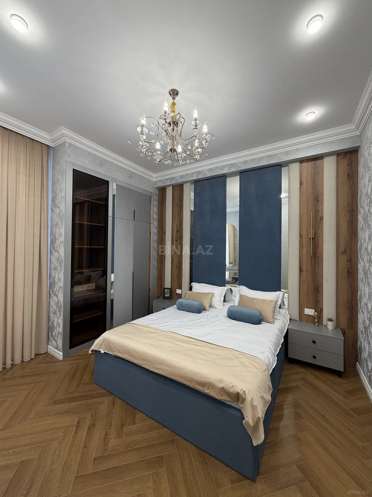 Satılır 3 otaqlı mənzil 132 m²