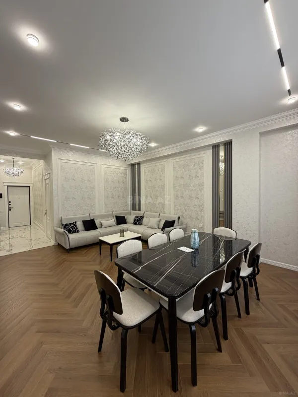 Satılır 3 otaqlı mənzil 132 m²