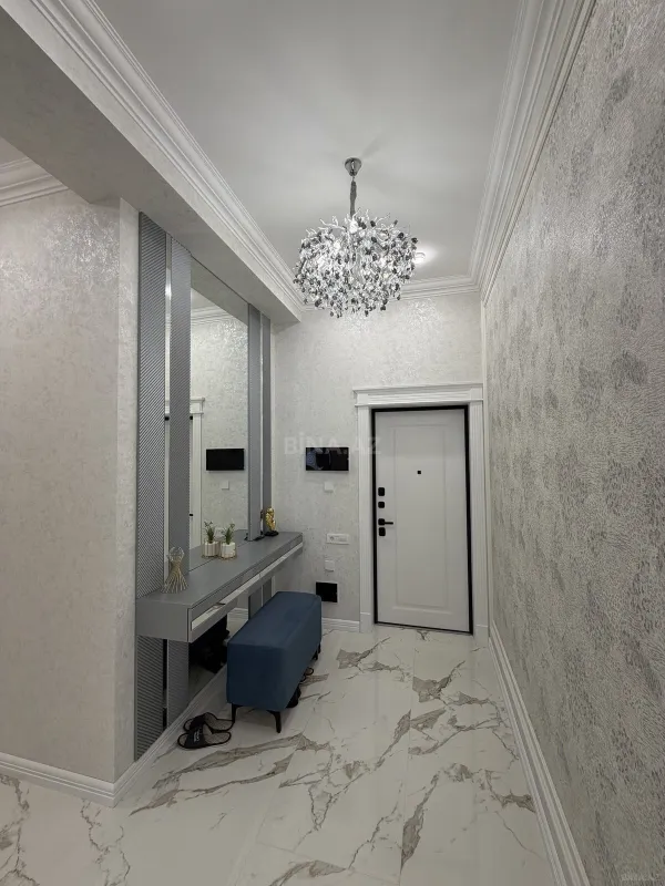 Satılır 3 otaqlı mənzil 132 m²