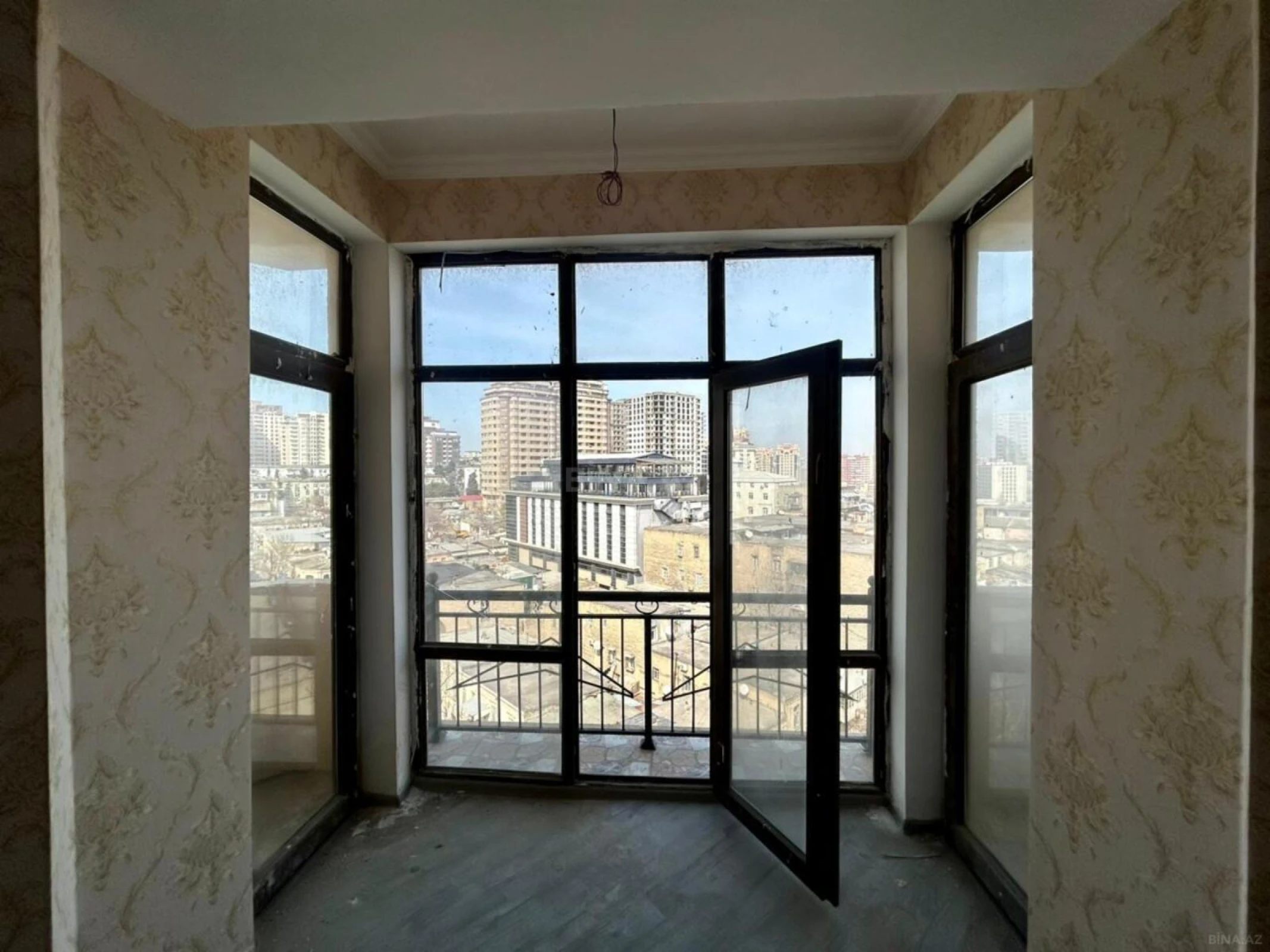 Satılır 3 otaqlı mənzil 155 m²