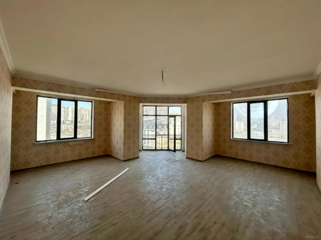 Satılır 3 otaqlı mənzil 155 m²