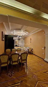 Satılır 3 otaqlı mənzil 130 m²