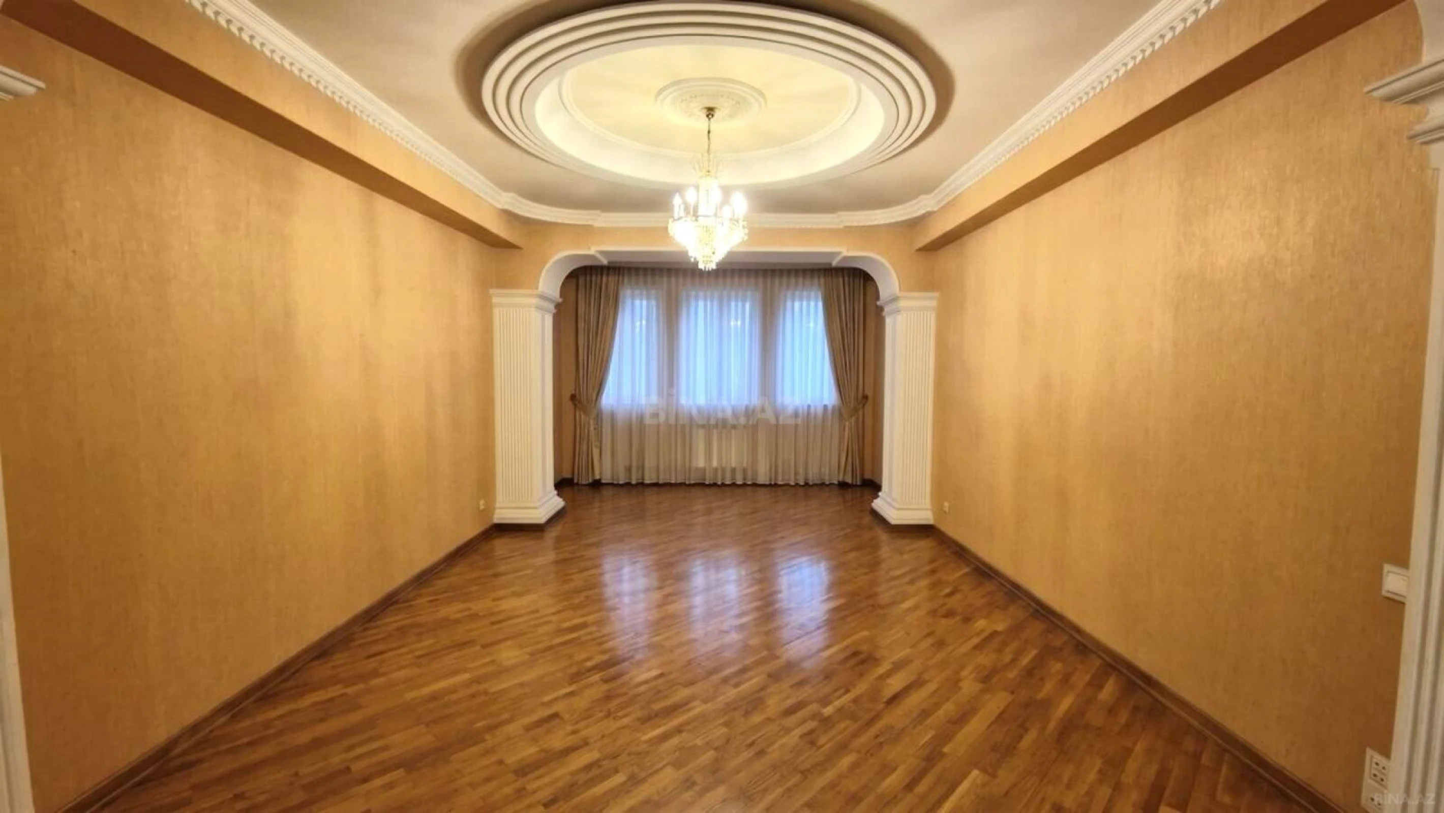 Satılır 3 otaqlı mənzil 130 m²