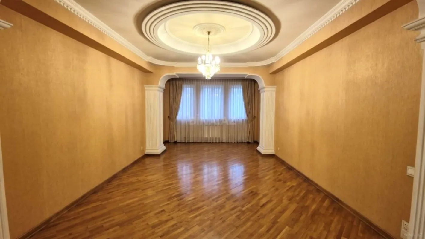 Satılır 3 otaqlı mənzil 130 m²