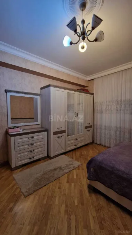 Satılır 3 otaqlı mənzil 130 m²