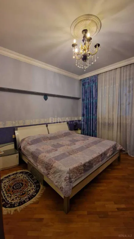 Satılır 3 otaqlı mənzil 130 m²