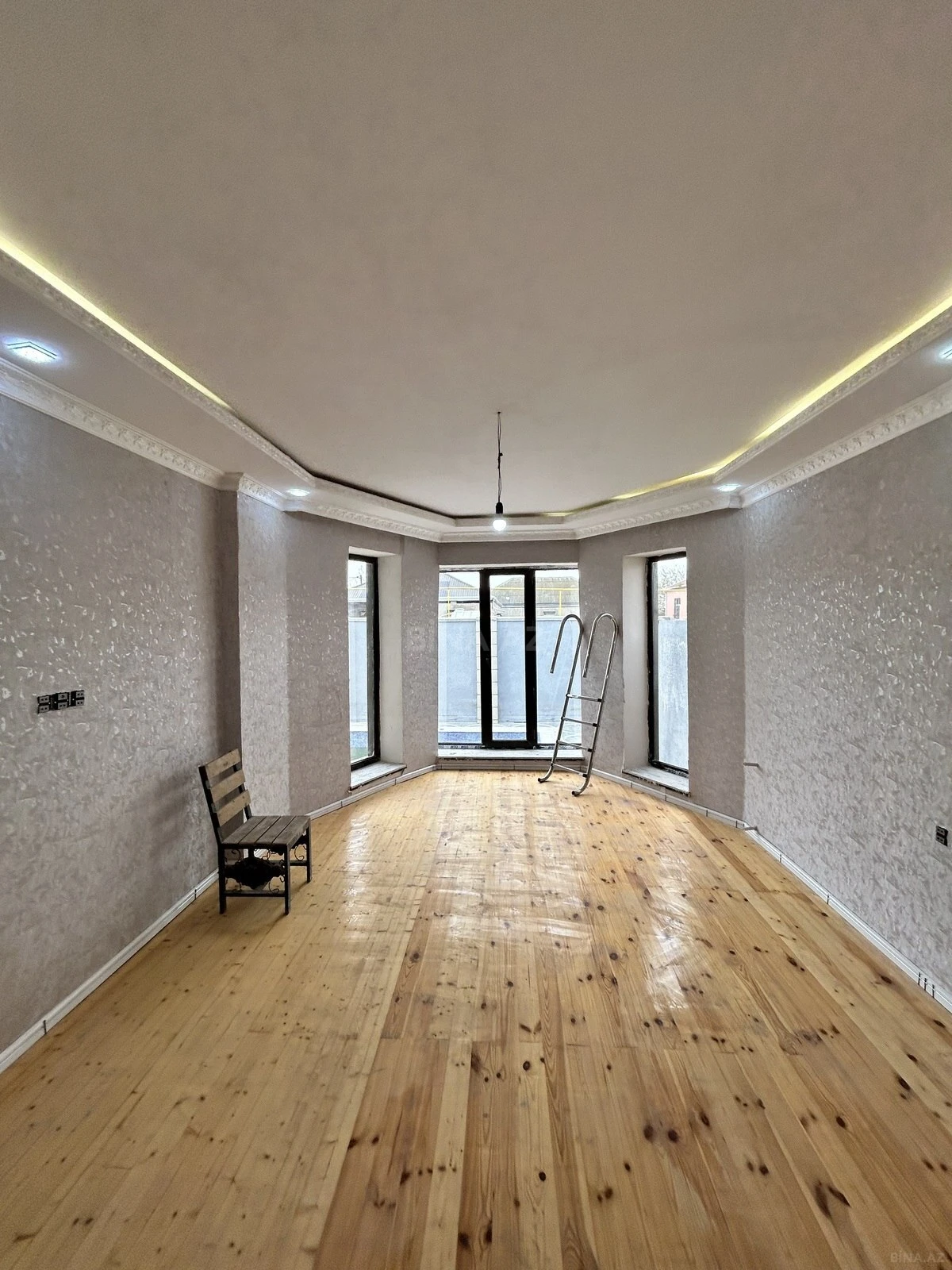 Satılır 6 otaqlı həyət evi 240 m²
