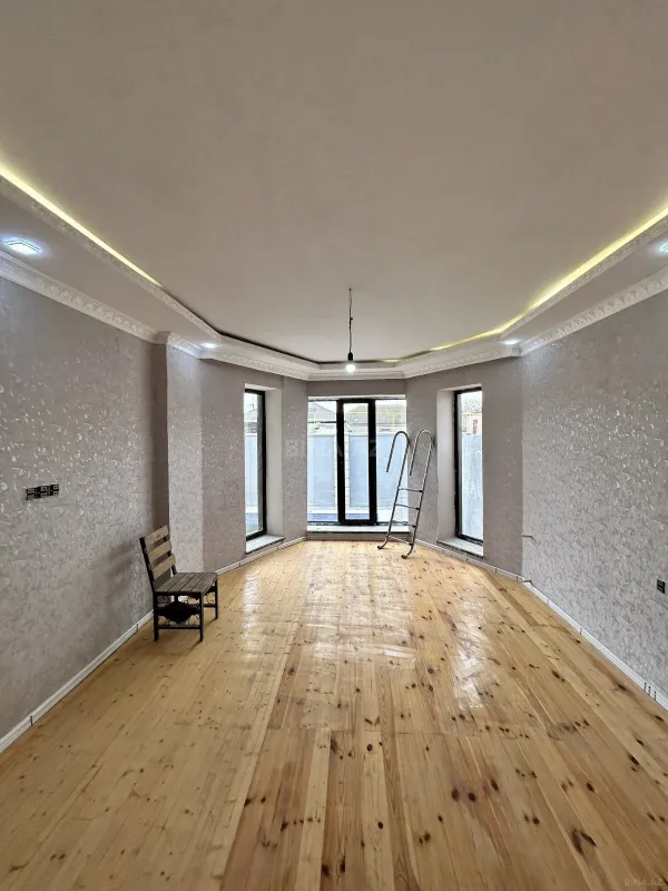 Satılır 6 otaqlı həyət evi 240 m²