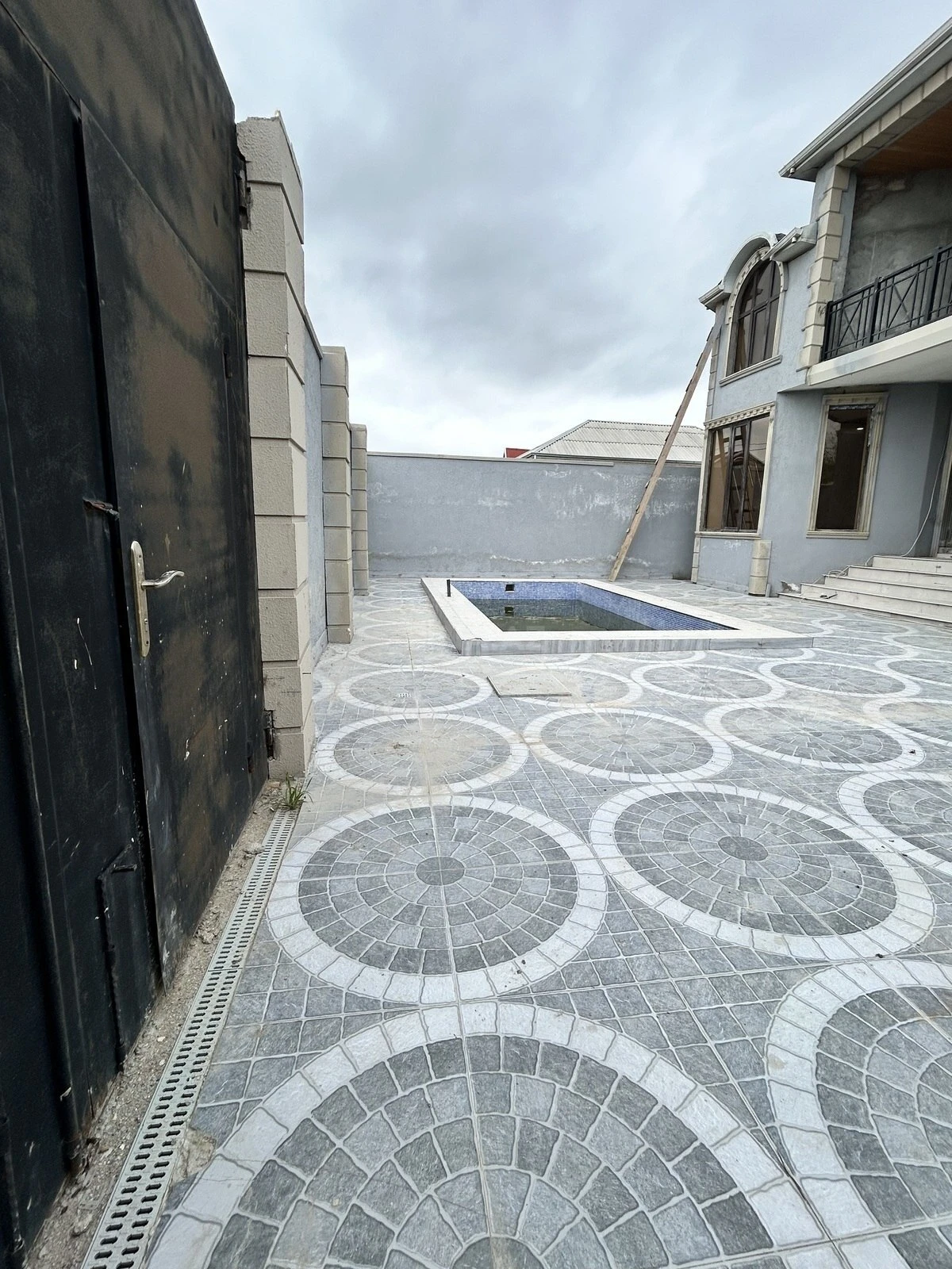 Satılır 6 otaqlı həyət evi 240 m²