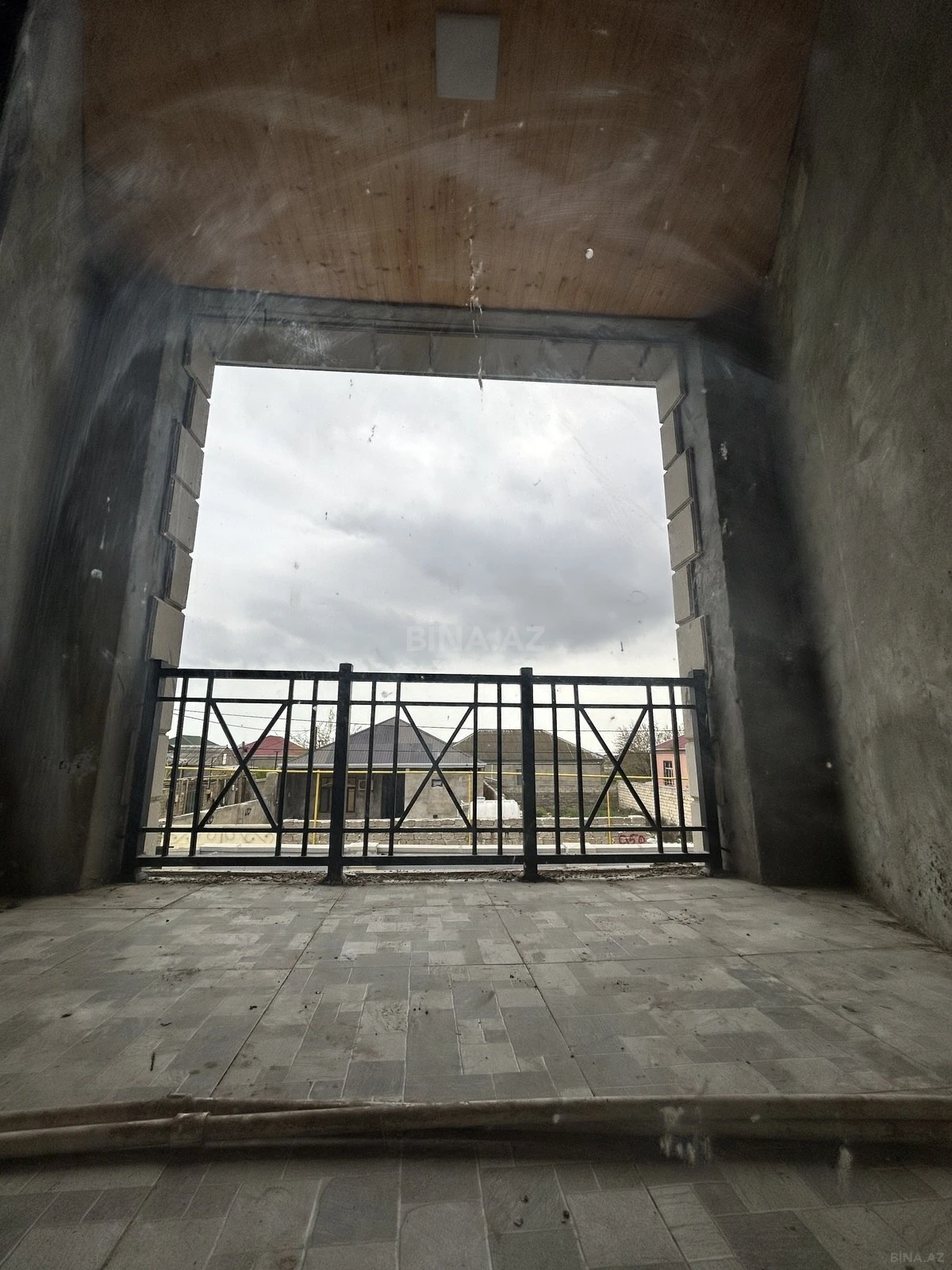 Satılır 6 otaqlı həyət evi 240 m²