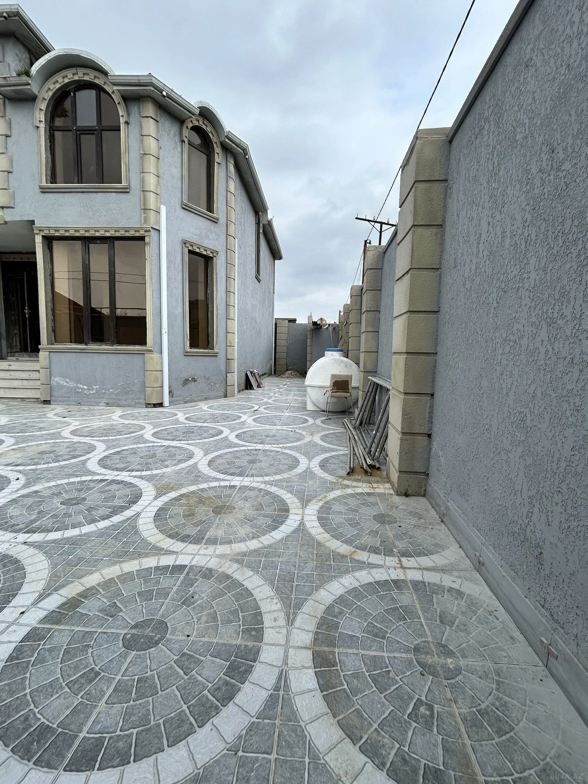 Satılır 6 otaqlı həyət evi 240 m²