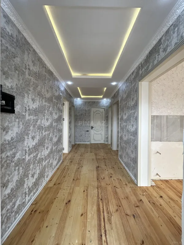Satılır 6 otaqlı həyət evi 240 m²
