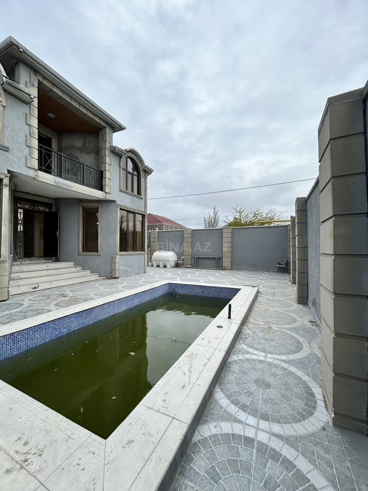Satılır 6 otaqlı həyət evi 240 m²