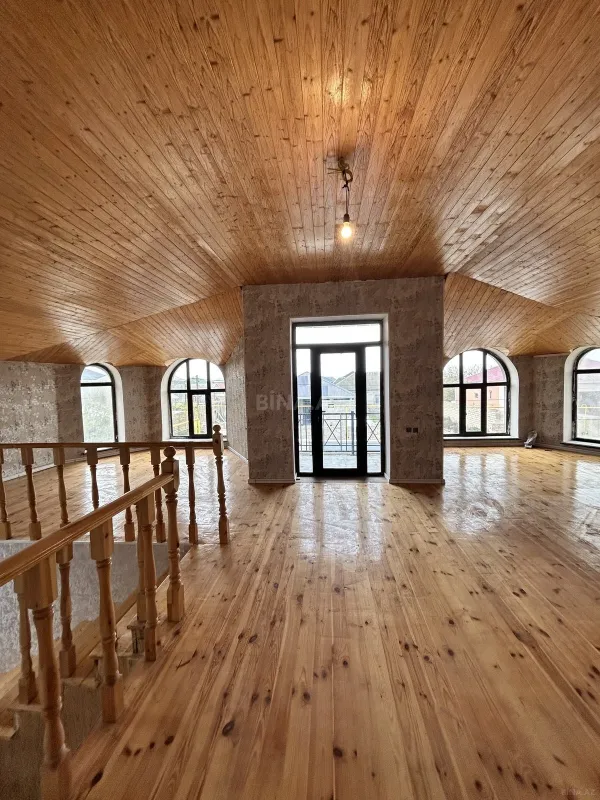 Satılır 6 otaqlı həyət evi 240 m²