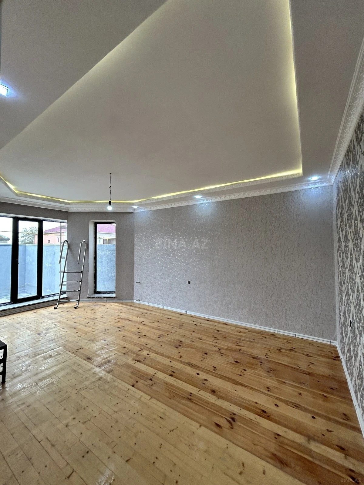 Satılır 6 otaqlı həyət evi 240 m²