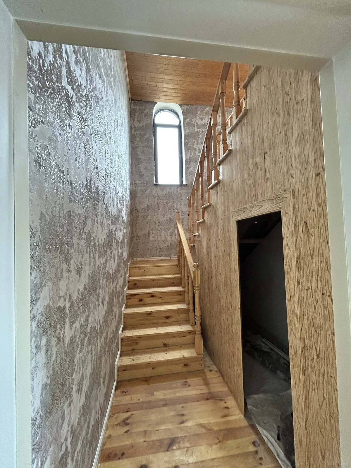 Satılır 6 otaqlı həyət evi 240 m²