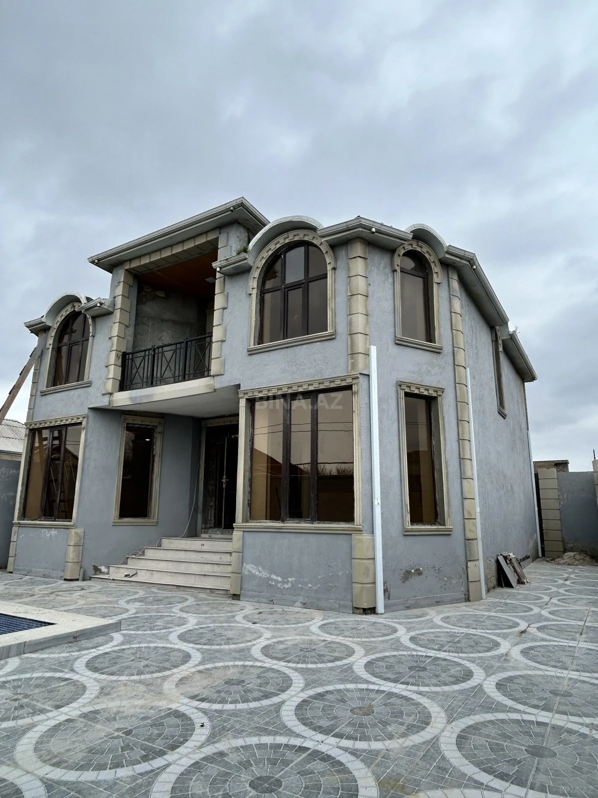 Satılır 6 otaqlı həyət evi 240 m²