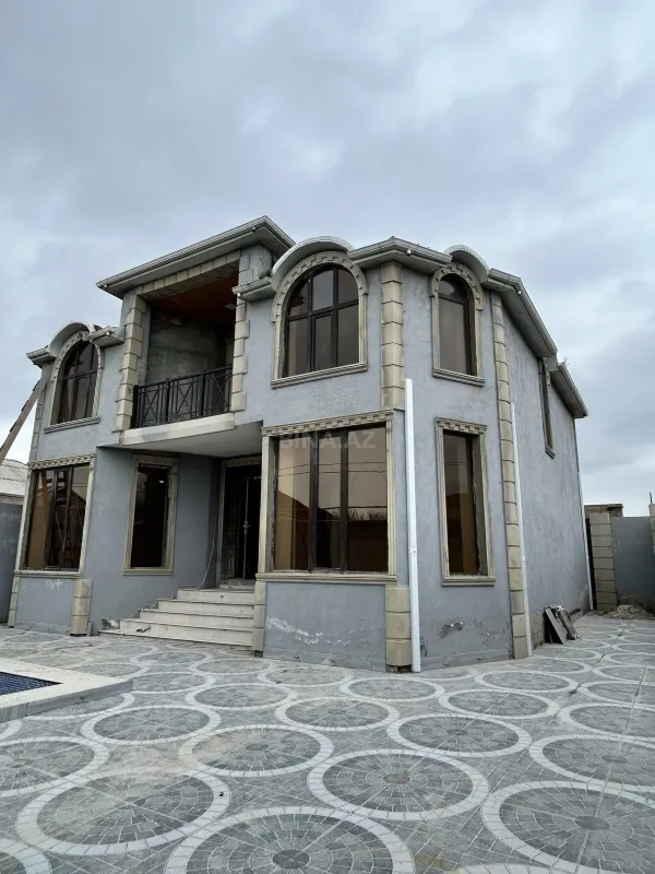 Satılır 6 otaqlı həyət evi 240 m²