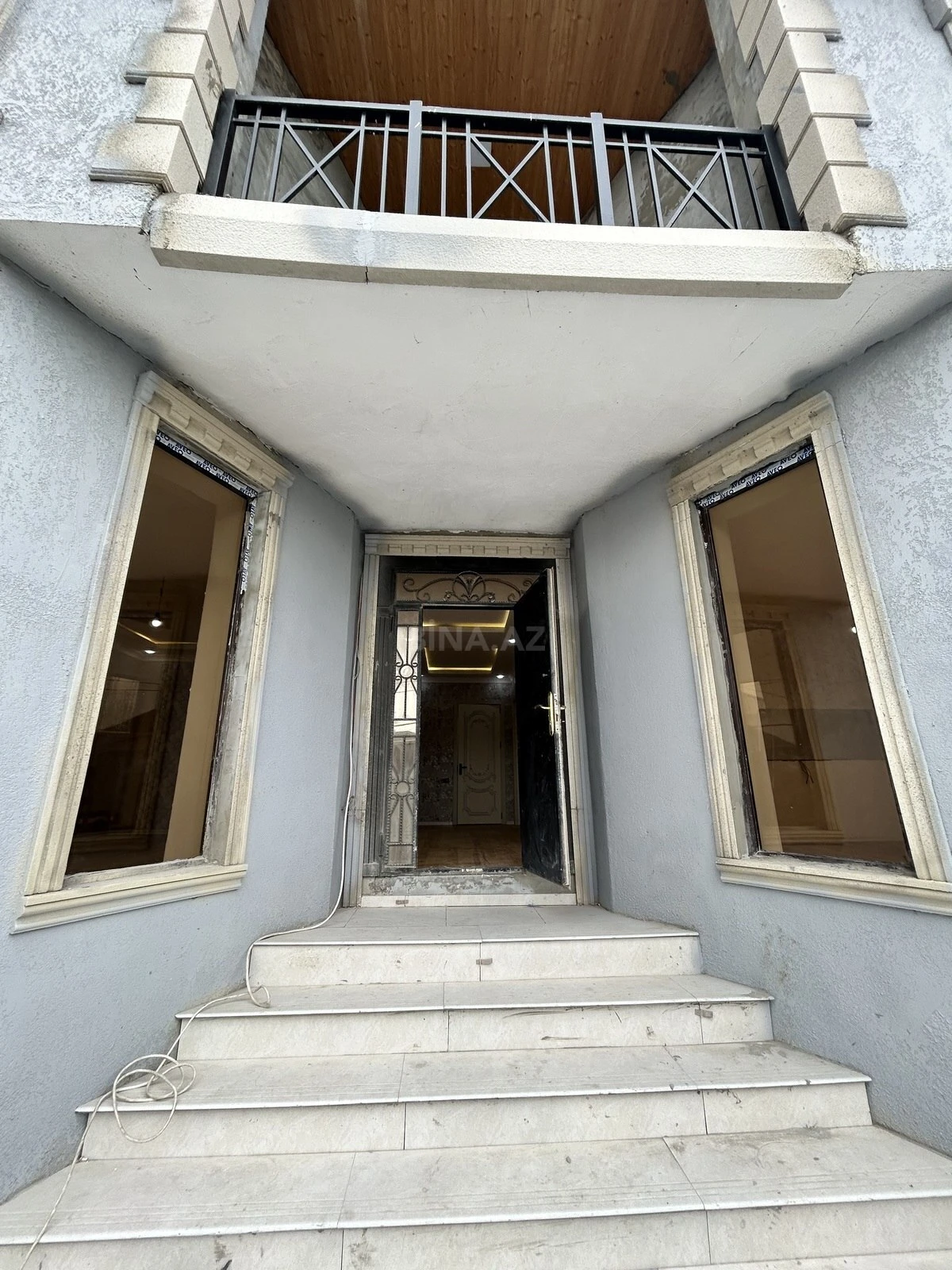 Satılır 6 otaqlı həyət evi 240 m²