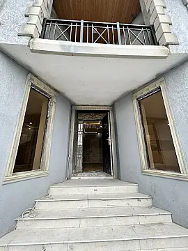 Satılır 6 otaqlı həyət evi 240 m²