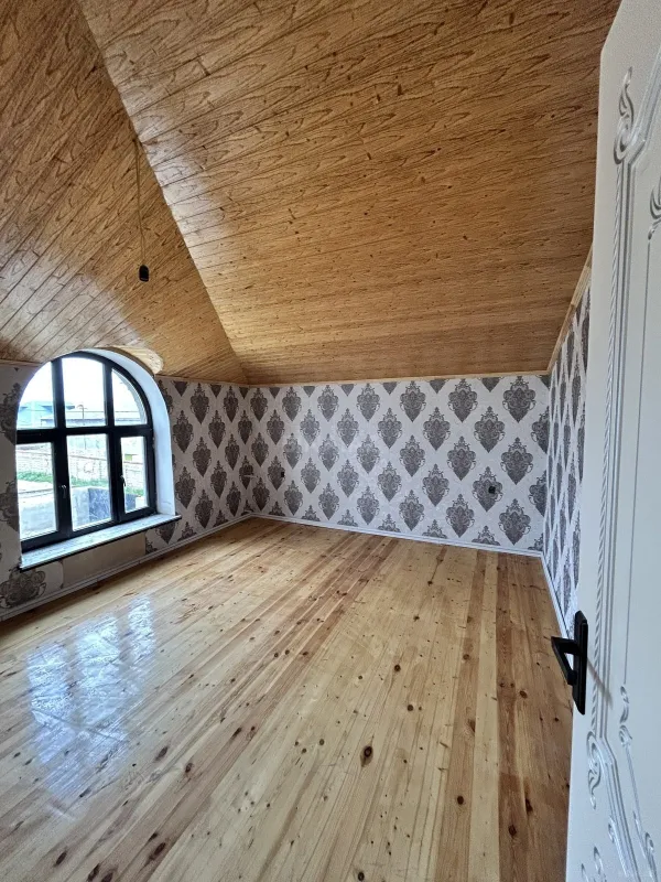 Satılır 6 otaqlı həyət evi 240 m²