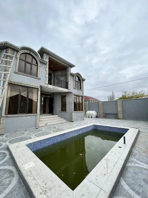 Satılır 6 otaqlı həyət evi 240 m²