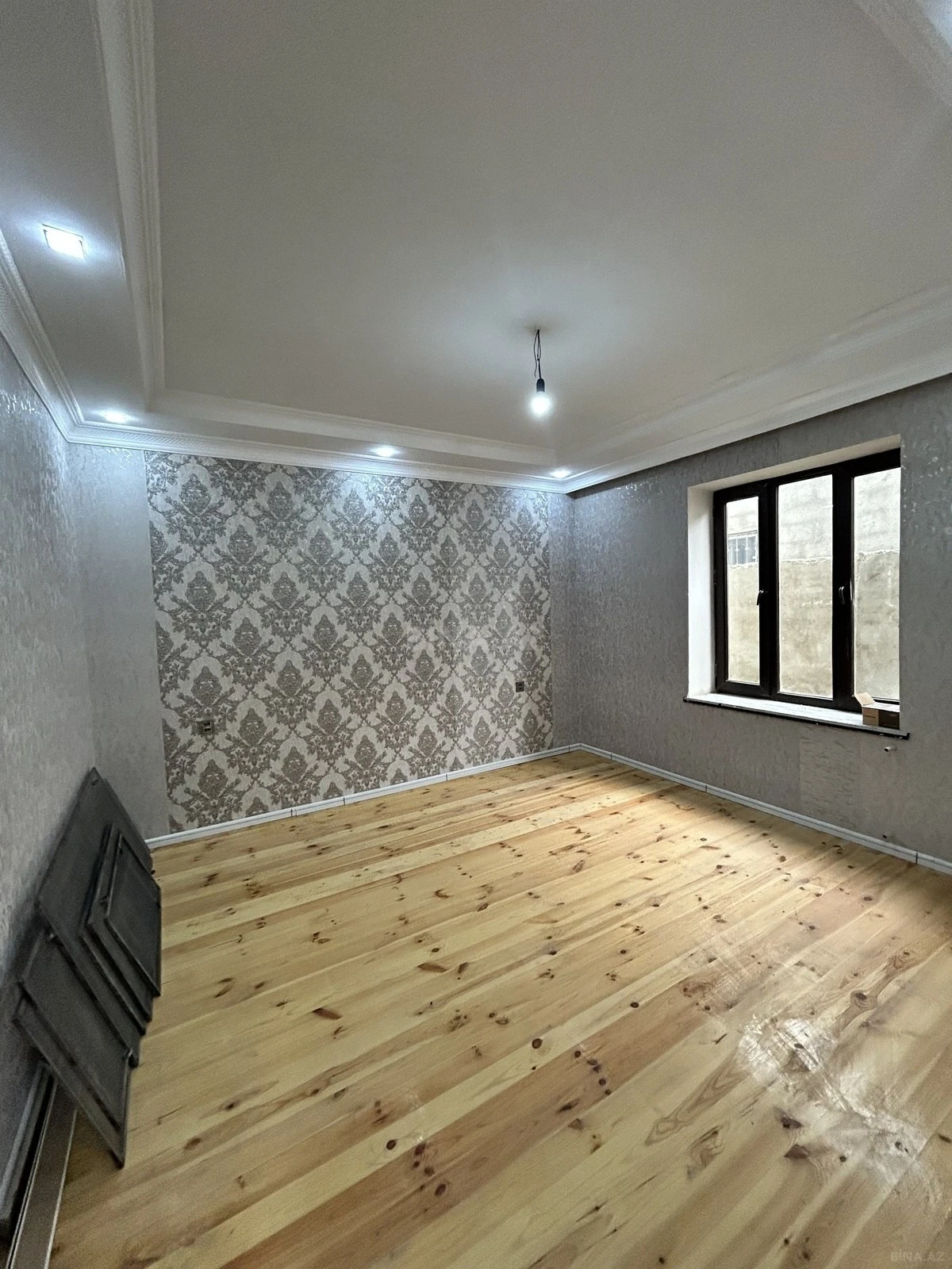 Satılır 6 otaqlı həyət evi 240 m²